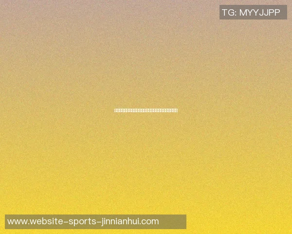 篮球明星的孩子们在球场上展开激烈单挑赛展现天赋与潜力
